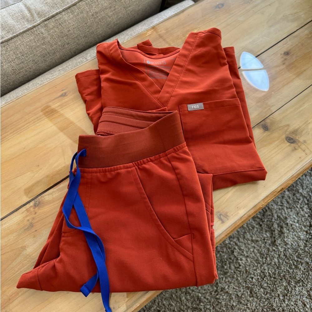 Figs scrubs set